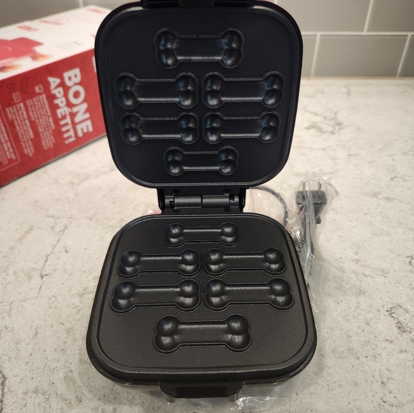 DASH Gourmet Homemade Vegan Dog Treat Bone Maker Brand New in Box - Picture 9 of 11